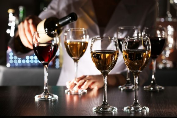 Bar à vin pour passer un moment entre amis après le travail Annecy